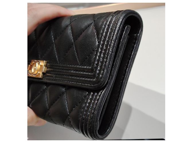 Cartera Chanel Boy de piel negra - vista 4