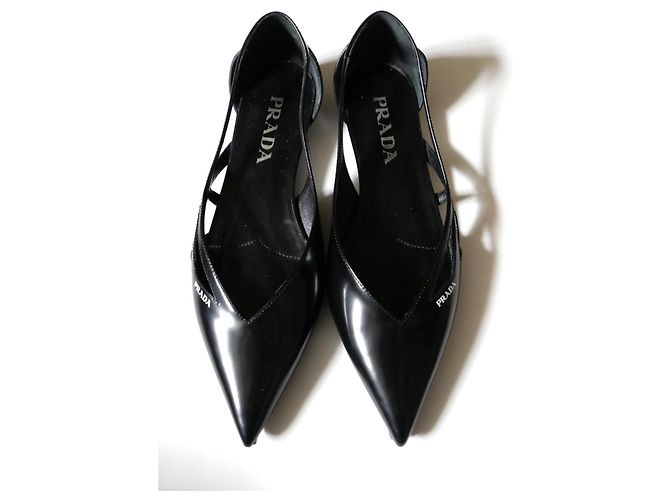 Prada Ballerine a Punta in Pelle Nera con Ritagli - vista 2