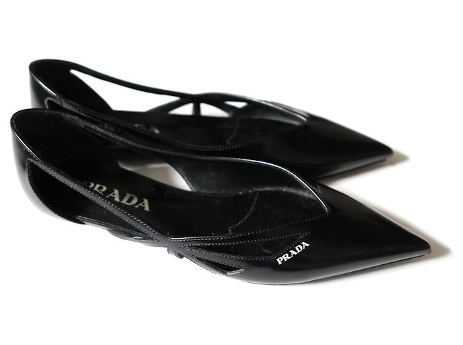 Prada Ballerine a Punta in Pelle Nera con Ritagli - vista 3