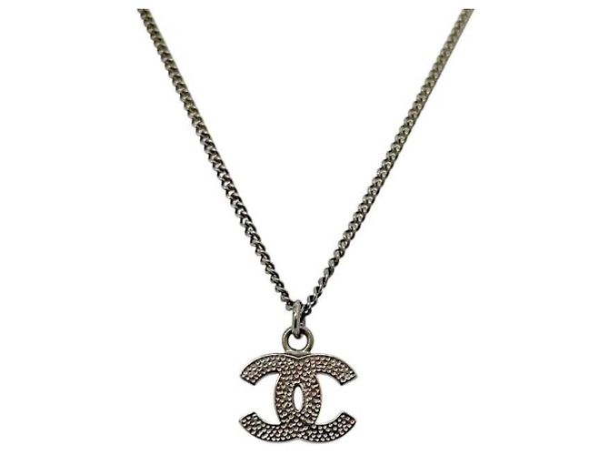 Colar Chanel Prateado com Strass - vista 3