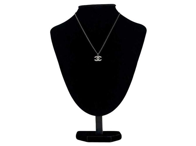 Colar Chanel Prateado com Strass - vista 5