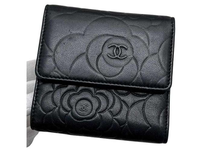 Cartera tri-fold Chanel de piel de cordero negra - vista 10