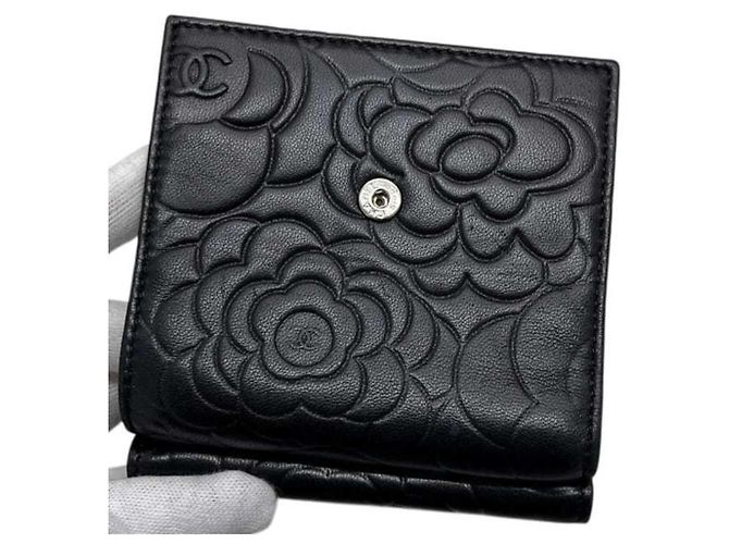 Cartera tri-fold Chanel de piel de cordero negra - vista 9