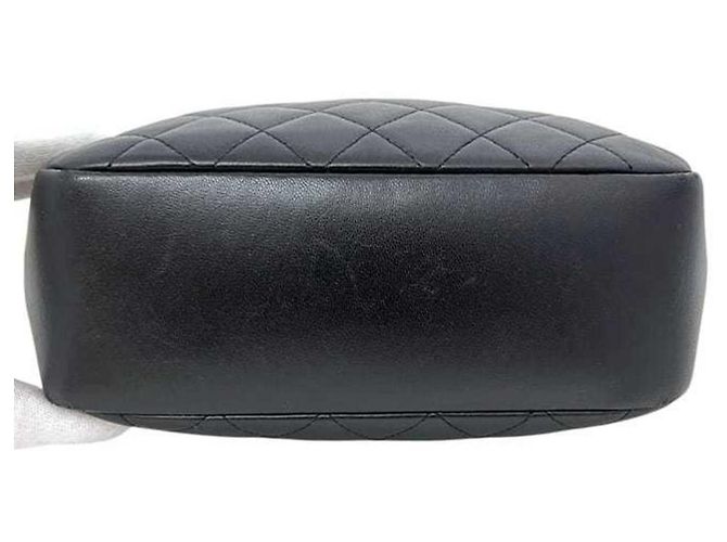 Chanel Matelassé 2 Pouch - vue 10