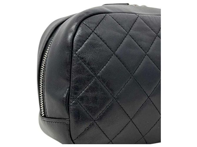 Chanel Matelassé 2 Pouch - vue 6