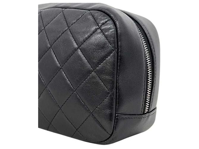 Chanel Matelassé 2 Pouch - vue 7