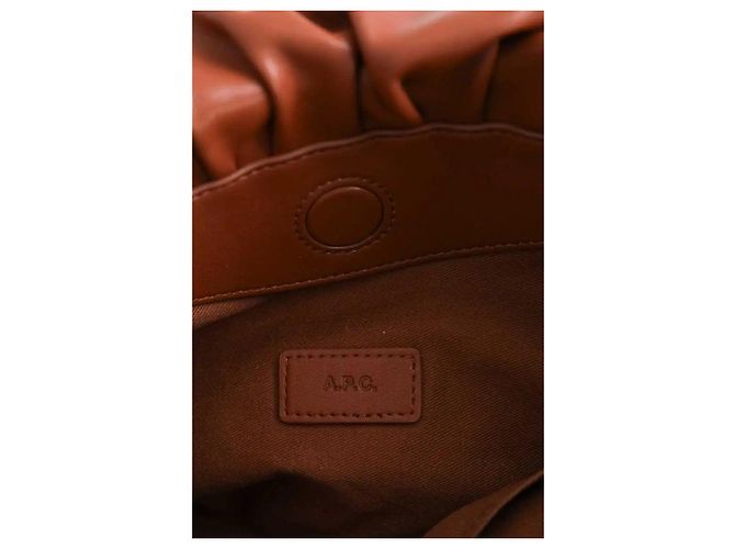 Borsa a mano Ninon in pelle marrone Apc - vista 5