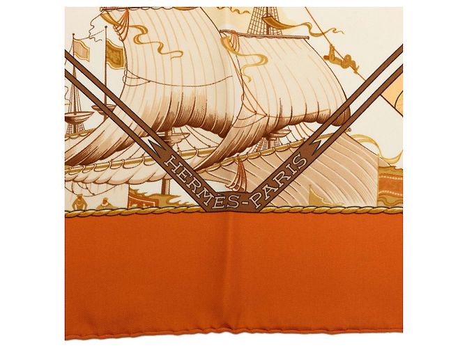 Pañuelo de seda Hermès Au dela Des Cinq Mers Beige 90 - vista 4