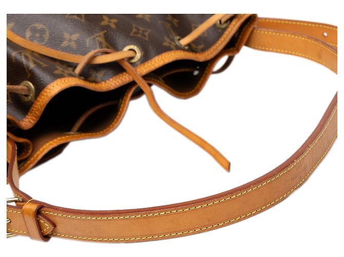 Bolso Bucket Petit Noe Monogram Louis Vuitton Marrón - vista 7