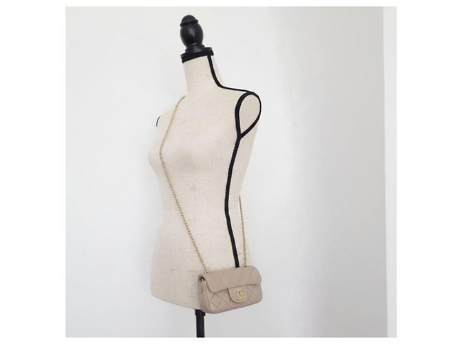 Timeless Chanel Classique Micro Borsa in Pelle Matelassé Beige - vista 13