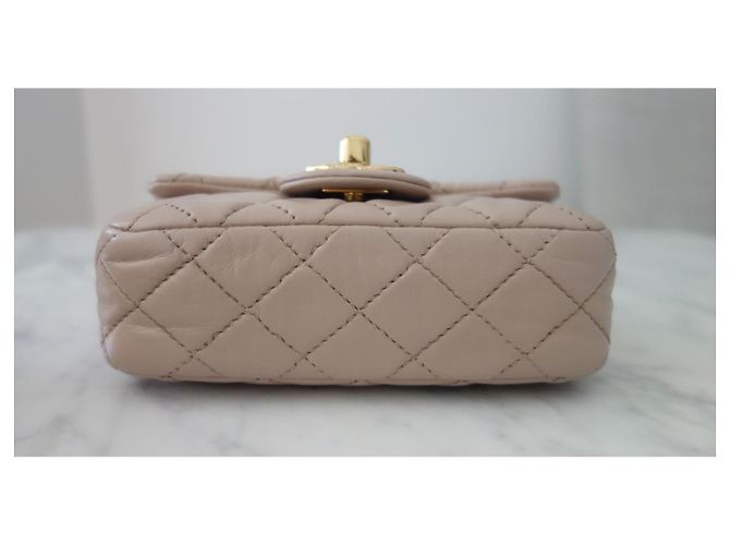 Timeless Chanel Classique Micro Borsa in Pelle Matelassé Beige - vista 4