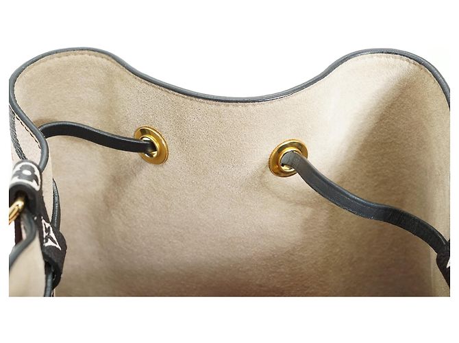 Néonoé Louis Vuitton Monogram Giant Crafty NeoNoe MM Creme Rouge - vista 12