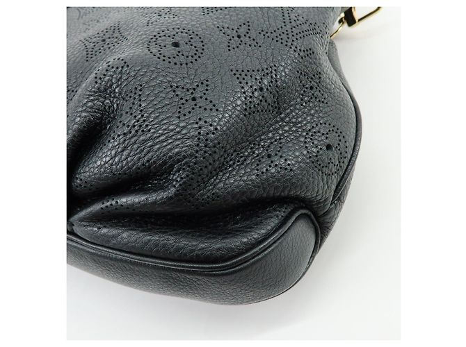 Borsa a tracolla Louis Vuitton Monogram Mahina Selene PM Noir M94314 - vista 11