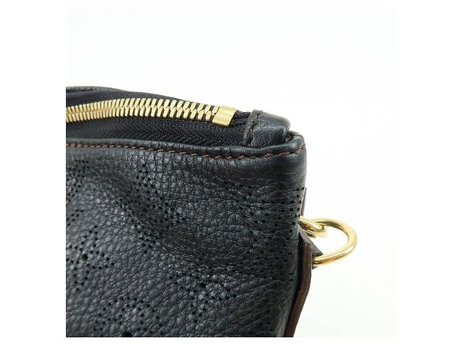 Borsa a tracolla Louis Vuitton Monogram Mahina Selene PM Noir M94314 - vista 14