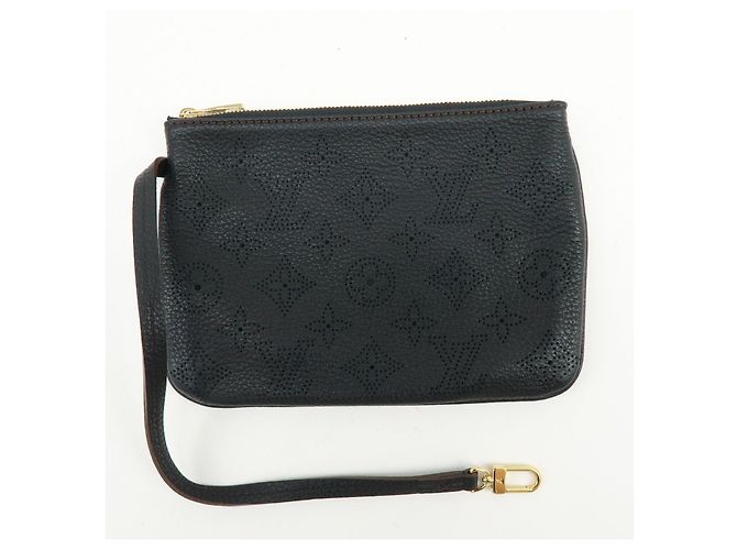 Borsa a tracolla Louis Vuitton Monogram Mahina Selene PM Noir M94314 - vista 19