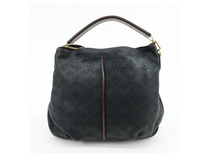 Borsa a tracolla Louis Vuitton Monogram Mahina Selene PM Noir M94314 - vista 2