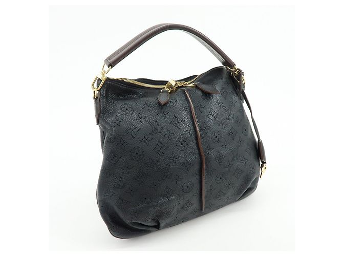 Borsa a tracolla Louis Vuitton Monogram Mahina Selene PM Noir M94314 - vista 4