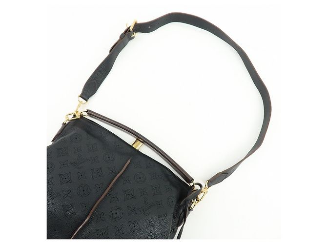 Borsa a tracolla Louis Vuitton Monogram Mahina Selene PM Noir M94314 - vista 6