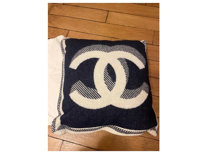 CHANEL CC Logo Cushion Blue White Wool Cashmere - view 2