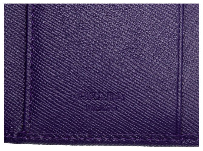 Cartera Trifold Prada Saffiano Morada
Carteras Pequeñas - vista 5