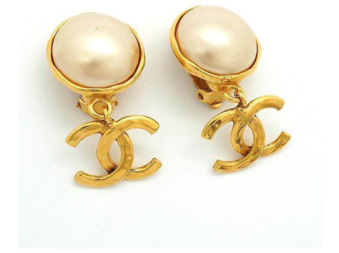 Orecchini a clip Chanel placcati in oro con perle sintetiche - vista 2