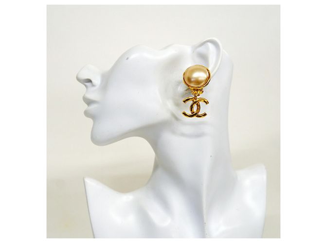 Orecchini a clip Chanel placcati in oro con perle sintetiche - vista 5
