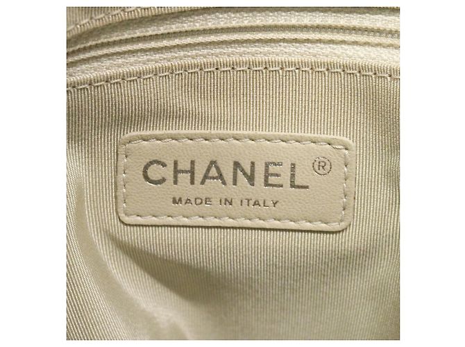 Chanel Matelassé Schultertasche mit Kette - Ansicht 5