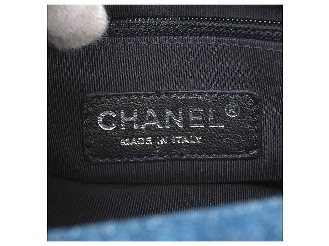 Borsa a tracolla Chanel in denim blu - vista 5