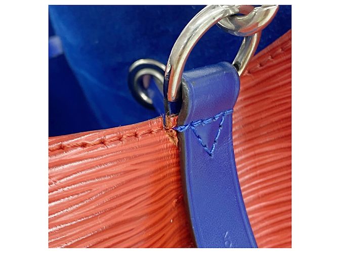 Néonoé Sac à main Louis Vuitton Epi NeoNoe M54365 Blue Coquelicot - vue 6