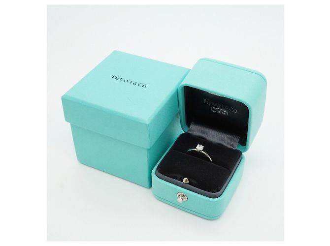 Autre Marque Tiffany & Co. True Verlobungsring aus Platin mit Diamant - Ansicht 8