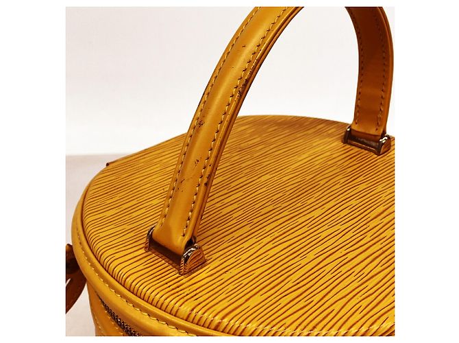 Bolsa Louis Vuitton Epi Cannes - vista 7