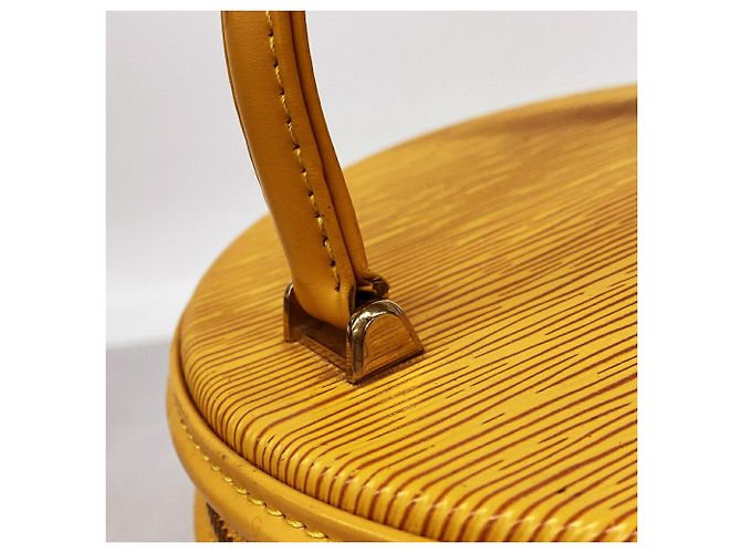 Bolsa Louis Vuitton Epi Cannes - vista 8