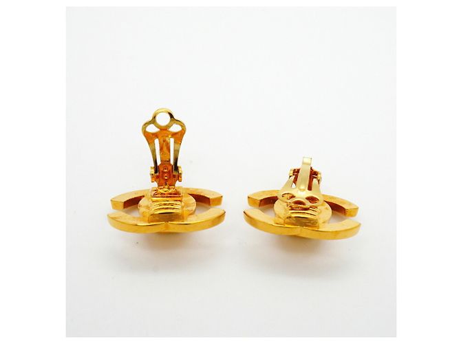 Boucles d'oreilles clips Chanel plaquées or avec logo Coco - vue 3