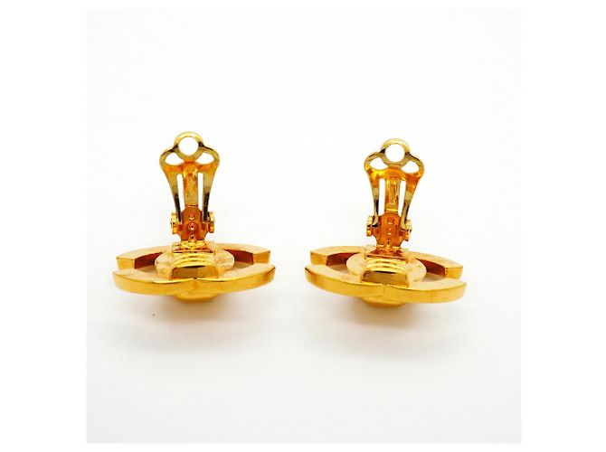 Boucles d'oreilles clips Chanel plaquées or avec logo Coco - vue 6