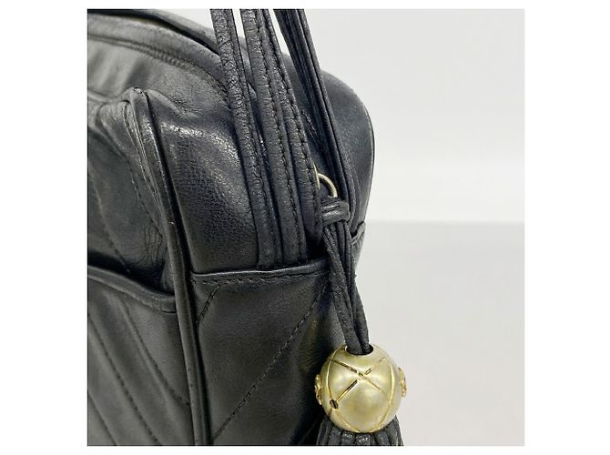 Borsa a tracolla Chanel in pelle d'agnello nera - vista 10