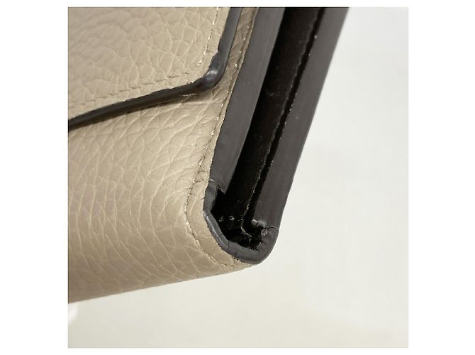 Louis Vuitton Portefeuille Capucines Compact Tri-fold Wallet - vista 5