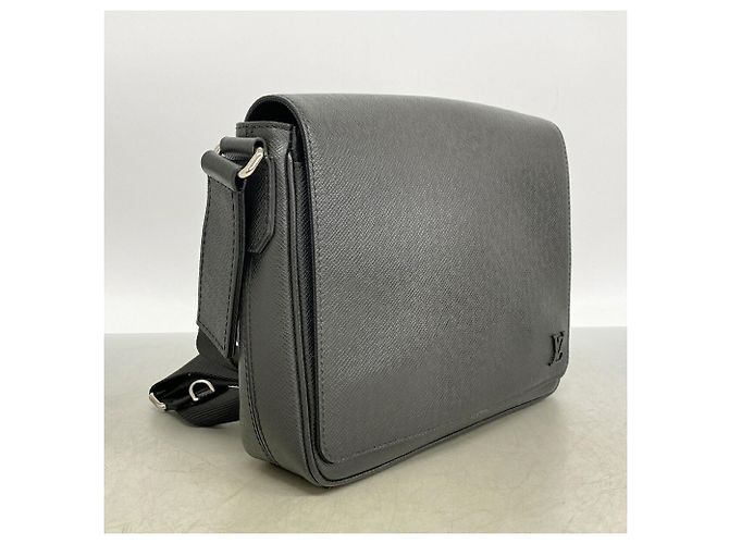 Borsa a tracolla Louis Vuitton Taiga District PMNV3 - vista 2