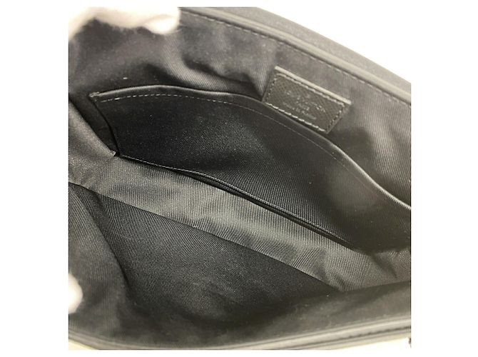 Borsa a tracolla Louis Vuitton Taiga District PMNV3 - vista 4