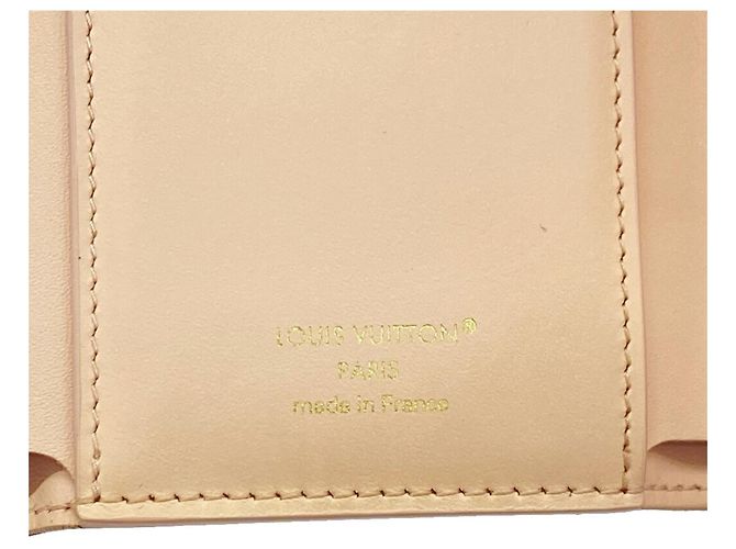 Louis Vuitton Portefeuille Capucines Compact Tri-fold Wallet - vista 4