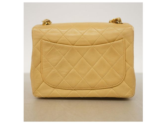 Borsa a tracolla Mini Matelassé con catena Chanel - vista 12