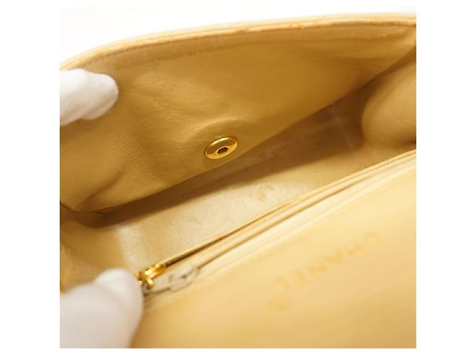 Borsa a tracolla Mini Matelassé con catena Chanel - vista 4