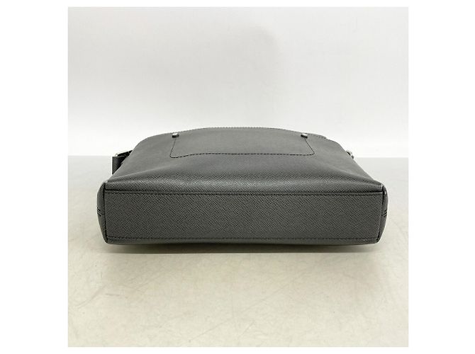 Borsa a tracolla Louis Vuitton Taiga Grigori PM - vista 3