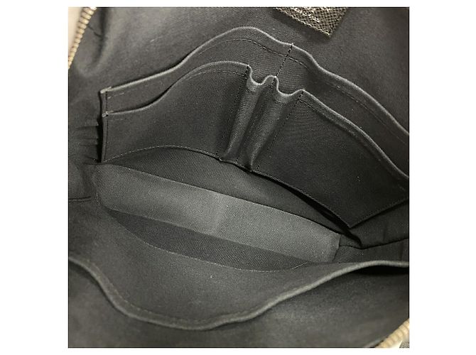 Borsa a tracolla Louis Vuitton Taiga Grigori PM - vista 4