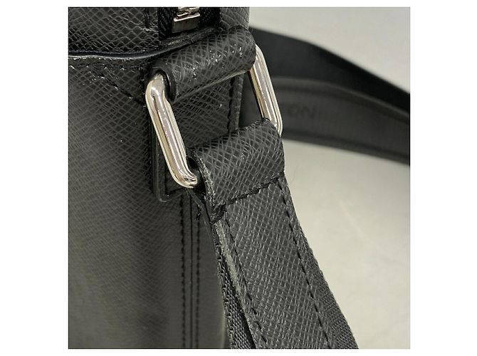 Borsa a tracolla Louis Vuitton Taiga Grigori PM - vista 8