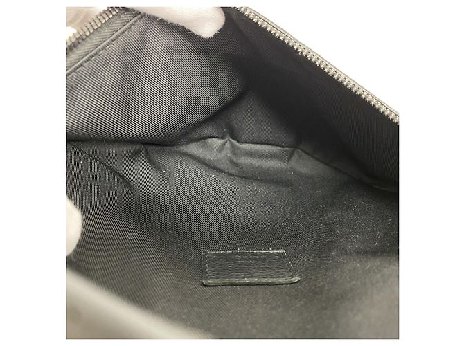 Sac Banane Louis Vuitton Monogram Shadow Discovery PM - vue 4