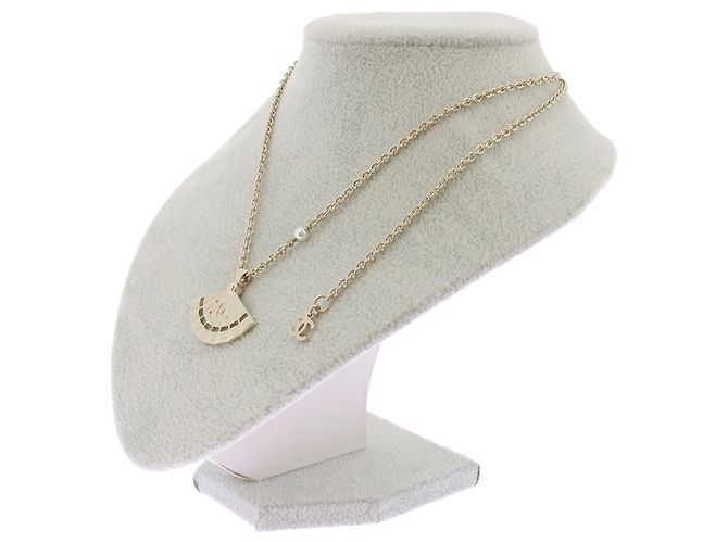 Chanel Collier pendentif éventail - view 2