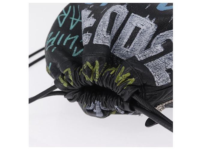 Balenciaga Graffiti Bazaar Drawstring Bag Leather Black 581779 - vista 6