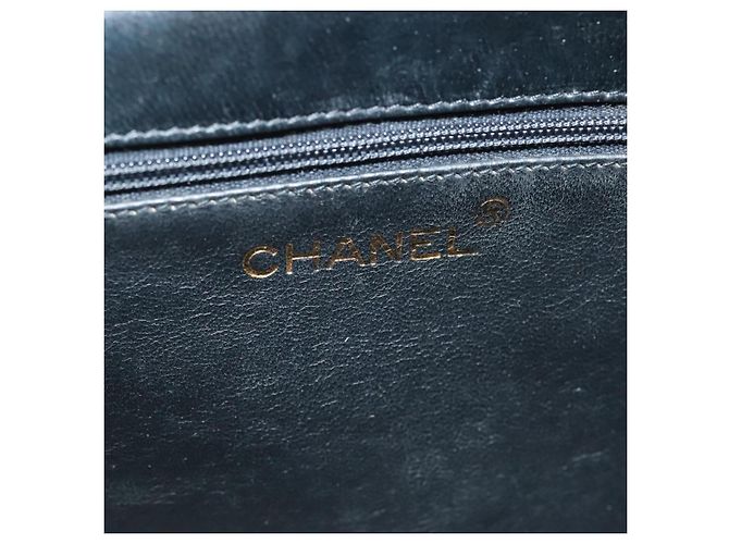 CHANEL Chain Shoulder Bag Enamel Black Gold CC - vista 19