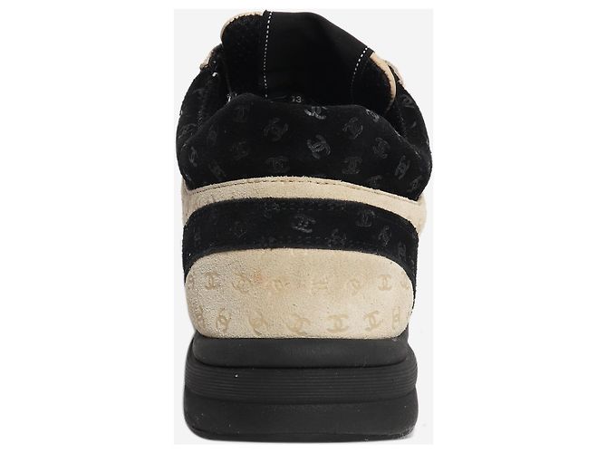 Chanel Sneakers in camoscio CC stampate nero e beige - taglia EU 40 - vista 3