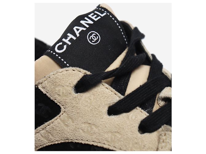 Chanel Sneakers in camoscio CC stampate nero e beige - taglia EU 40 - vista 6